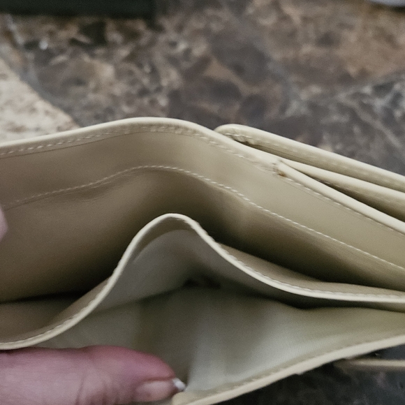 Gucci Raised Logo Ivory Cream Patent Leather Tri Fold Wallet with box - Picture 6 of 7